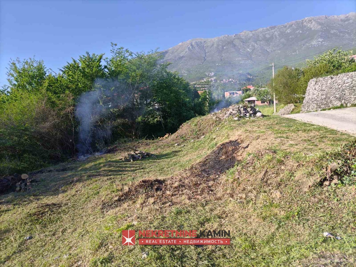 Urbanizovan plac u Radanovićima, 500m od magistrale, Kotor